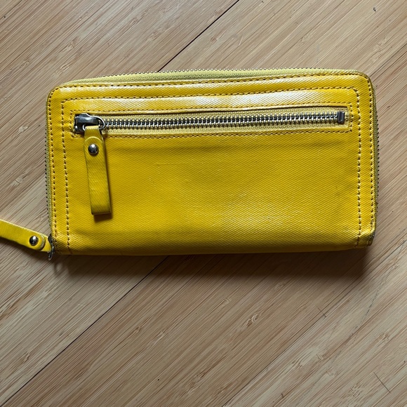 💛 Ziparound walllet - Picture 1 of 3